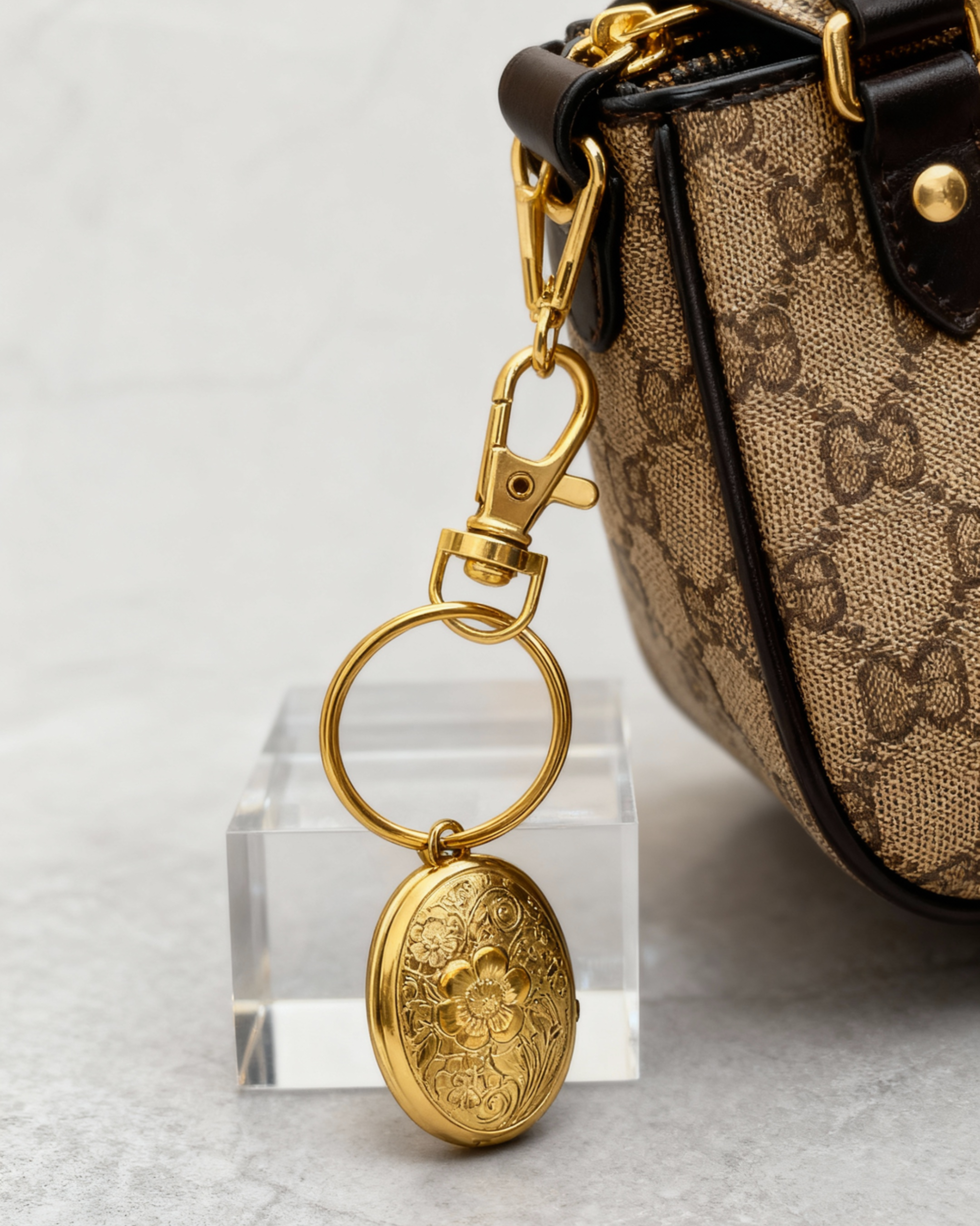 Vintage Inspired Photo Locket Key Chain Bag Charm Gold Plated Metal Frame Oval Design Classic Memory Keeper Heirloom Quality Construction Swivel Clasp Attachment Beautiful Photo Display Elegant Fashion Accessory Gift Idea