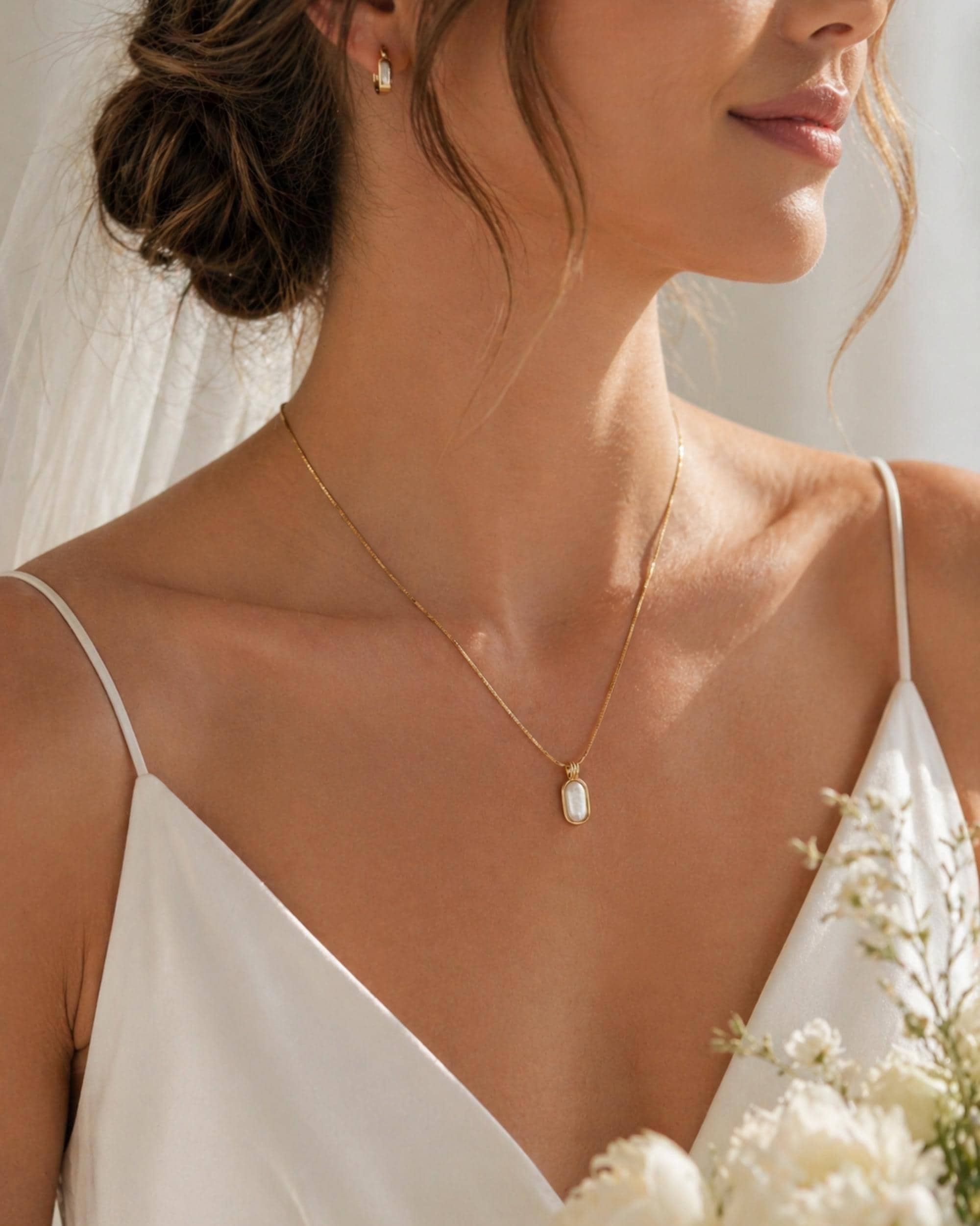 Minimalist Bridal Pearl Necklace, Dainty Mother of Pearl Wedding Jewelry, Simple Elegant Bride Necklace, Delicate Wedding Day Accessory