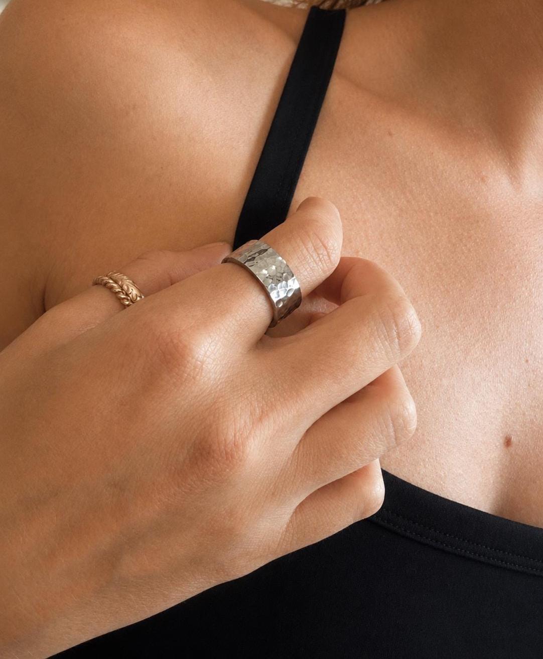 Everyday Wear Ring Wide Band Women Statement Jewelry Hammered Texture Design Fashion Ring Stainless Steel Construction Minimalist Style Accessory Hypoallergenic Ring Women Modern Fashion Bold Statement Piece Water Resistant Durable Ring