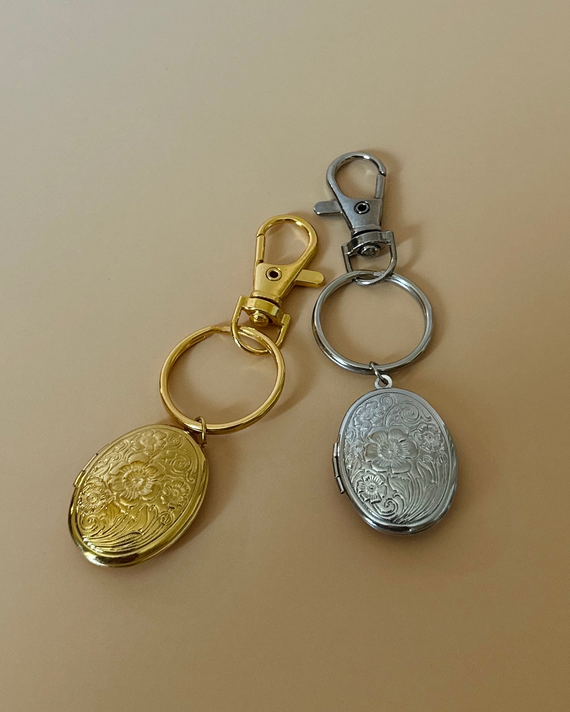 Vintage Inspired Photo Locket Key Chain Bag Charm Gold Plated Metal Frame Classic Design Beautiful Heirloom Quality Construction Swivel Clasp Attachment Fashion Forward Accessory Perfect Gift Idea Essential Collection Elegant Display