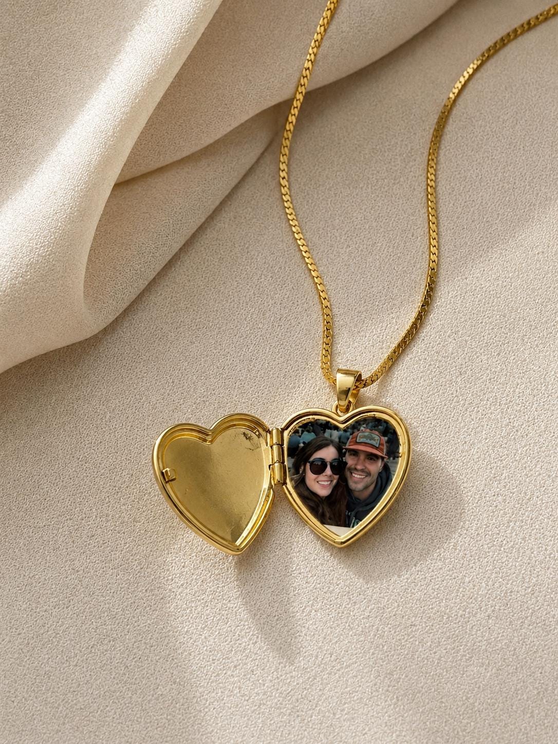 Custom Heart Locket Necklace Anniversary Gift for Girlfriend Personalized Photo Necklace Romantic Gold Jewelry